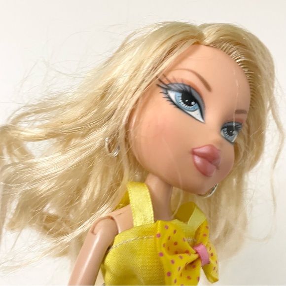 Bratz Doll Cloe MGA Doll - Picture 7 of 16